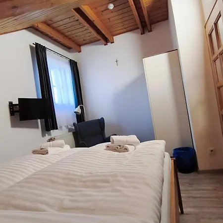 Grizzly House Гостевой дом Попрад