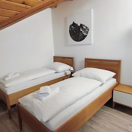 Grizzly House Gæstehus *